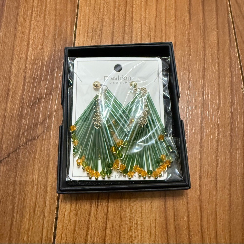 Beaded Dangle Earrings NWOT